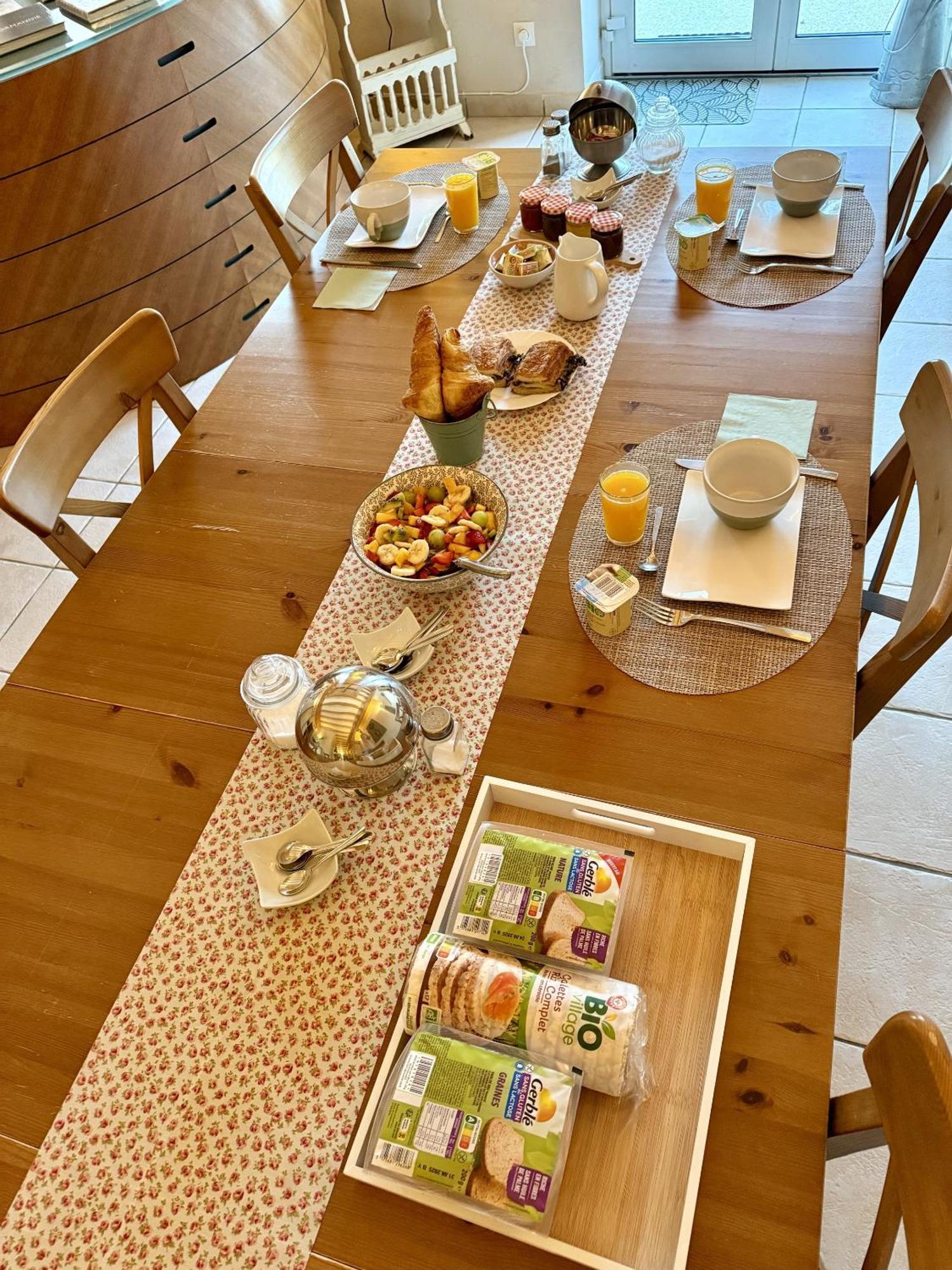 D'hôtes Aux Ecuries Du Chateau Couette-café